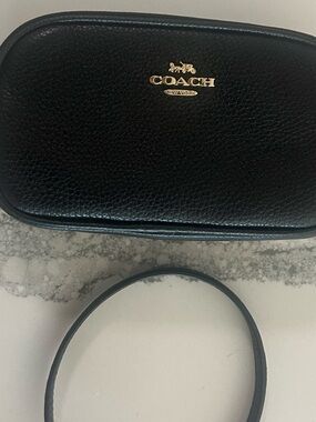 EUC Coach Mini Bag In Black Pebbled Leather Compact Gold Hardware Zip Closure
